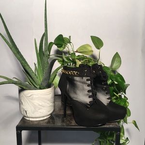 BRAND NEW Suede and faux leather booties